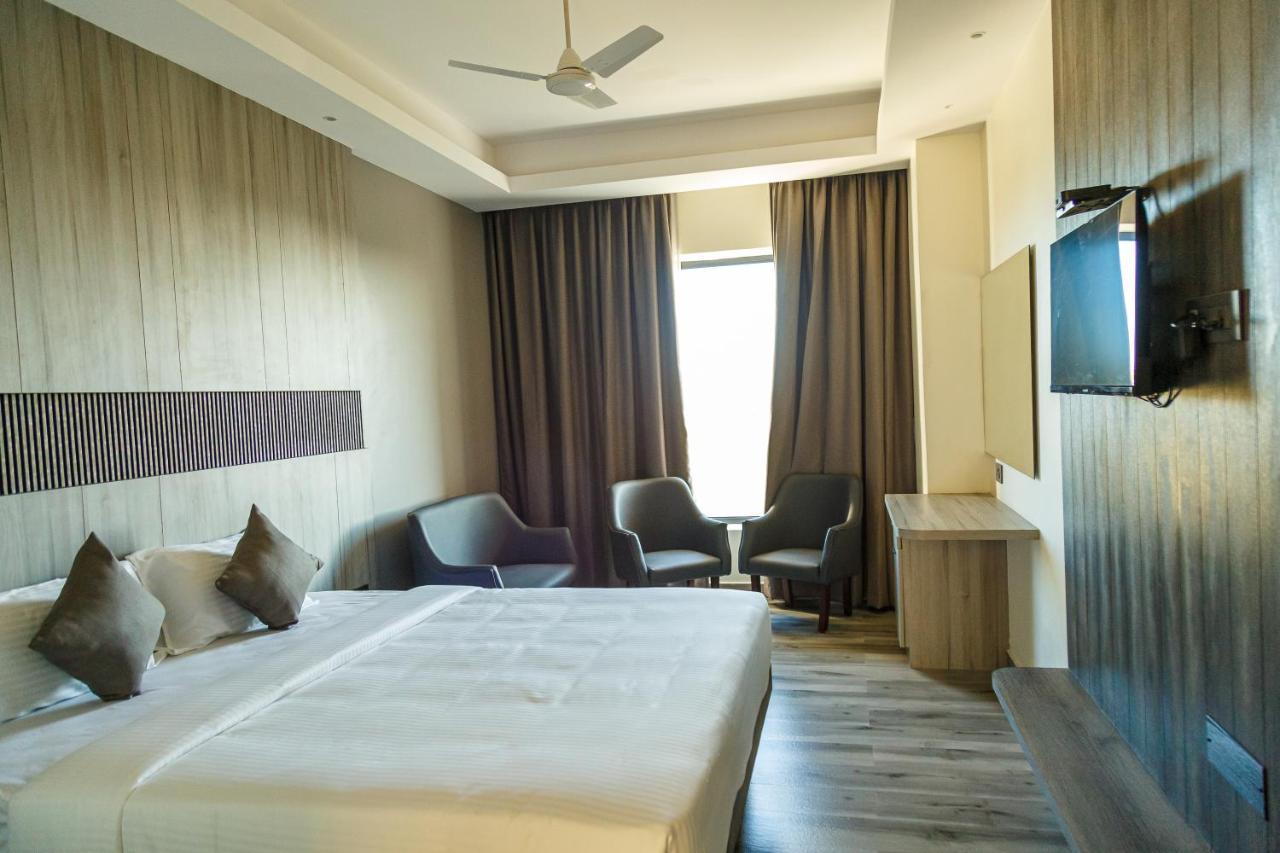 Hotel Galore Inn Mysore Esterno foto